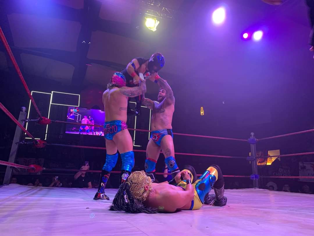 LaTijeraLucha's tweet image. La victoria es negra, #CerebroNegro y #CerebroNegroJr se llevan la victoria ante los panameños #Veneno y #VudúMax, en una combinación de juventud y experiencia que fue del agrado de la afición que vitoreó a sus favoritos durante todo el encuentro... #latijeraluchalibre