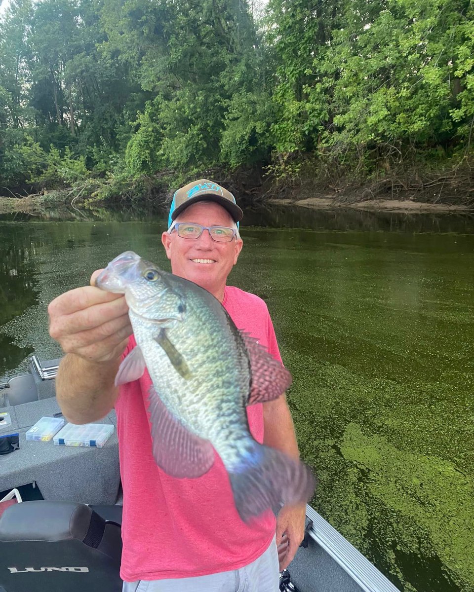 Summertime can make crappie fishing tougher than usual. But using the right Crappie Magnet, even in murky waters, can bring a smile to your face just like Thomas Hankins! 

troutmagnet.com/crappie-magnet…

#CrappieMagnet #CrappieFishing #Crappie #Fishing #SummerTime