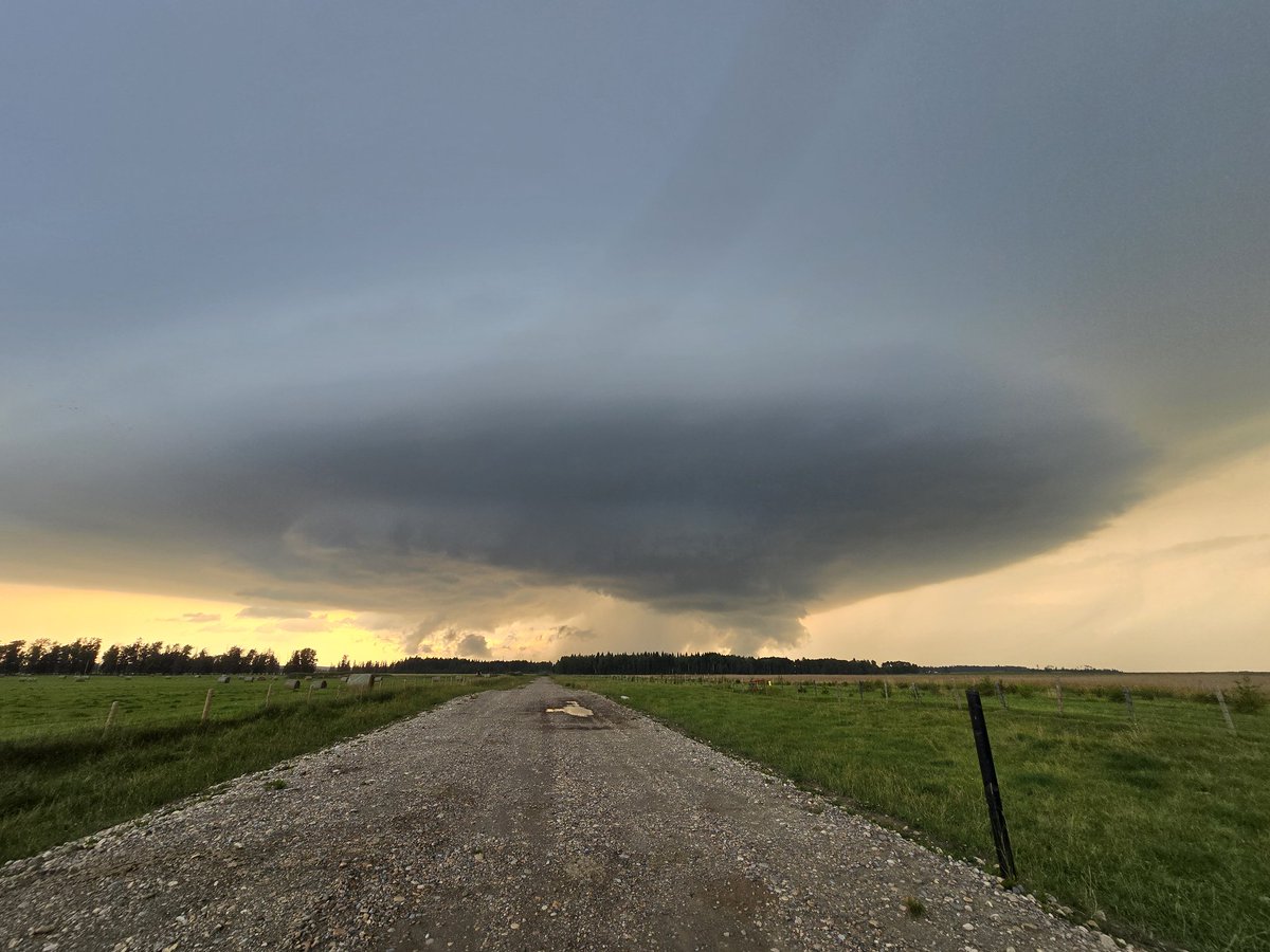 Rocky mountain House #abstorm <a href="/PrairieChasers/">Prairie Storm Chasers</a> 733pm