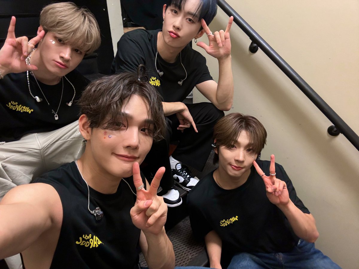 BDU4official's tweet image. [📸]
B.D.U First World Tour for Wishpool: Flash &amp;amp; Light 💫

Thank you Chicago 💛
It was a very happy time🍀

#BDU #비디유 #BDUtourforWISHPOOL
#BDU_In_Chicago #USA