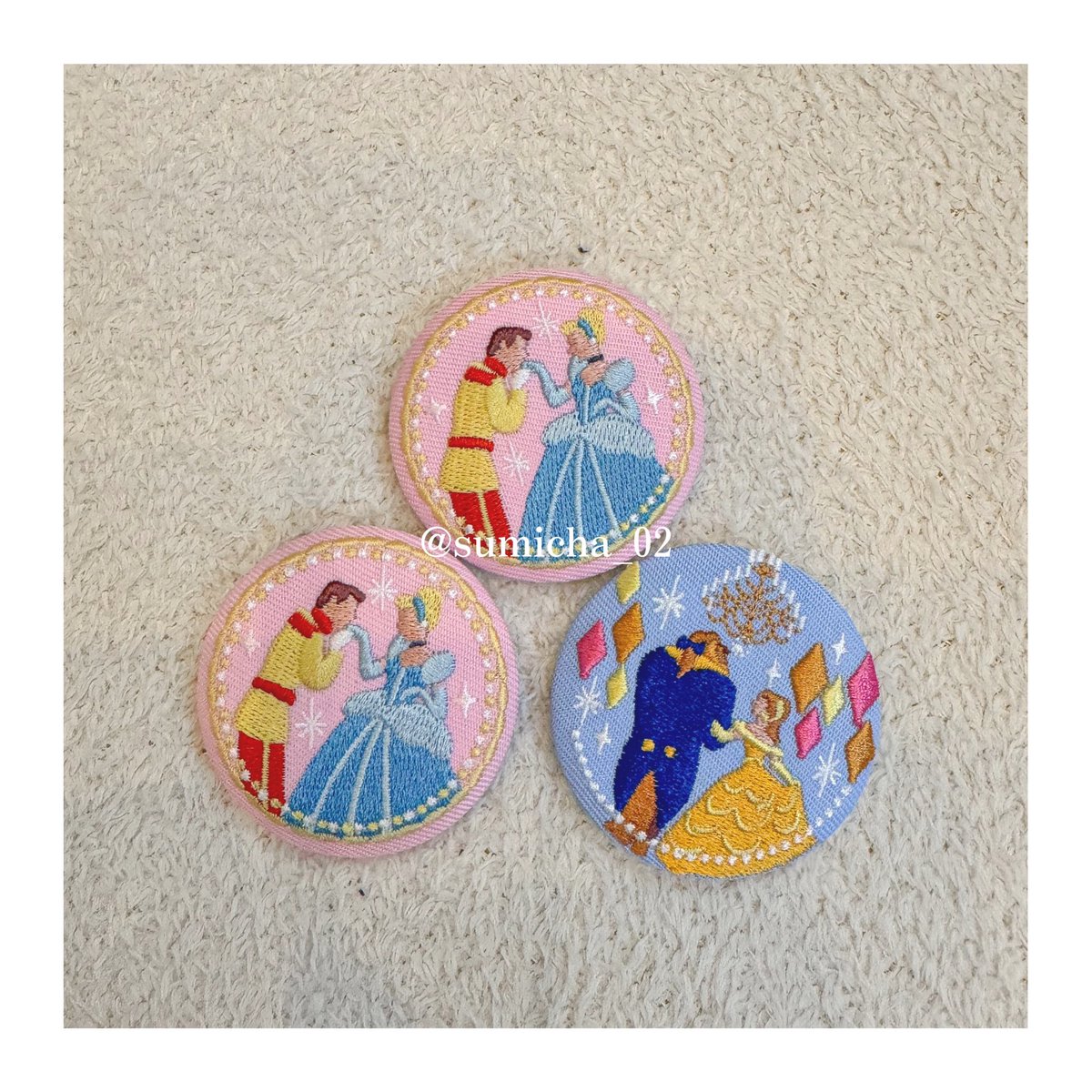 sumicha_02's tweet photo. 今日発売の刺繍缶バッジ、全部で15種類でシンデレラ2個でてきた\♥︎/ https://t.co/WwQJXCdDYB