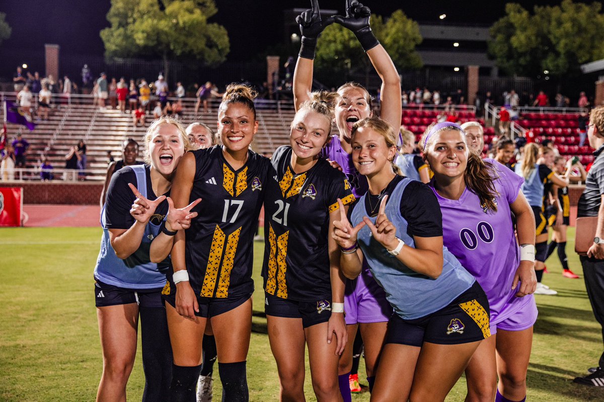 ECUSoc's tweet photo. 1-0 in the Black and Gold!🔥

#GoPirates https://t.co/EbFlWSVnNk