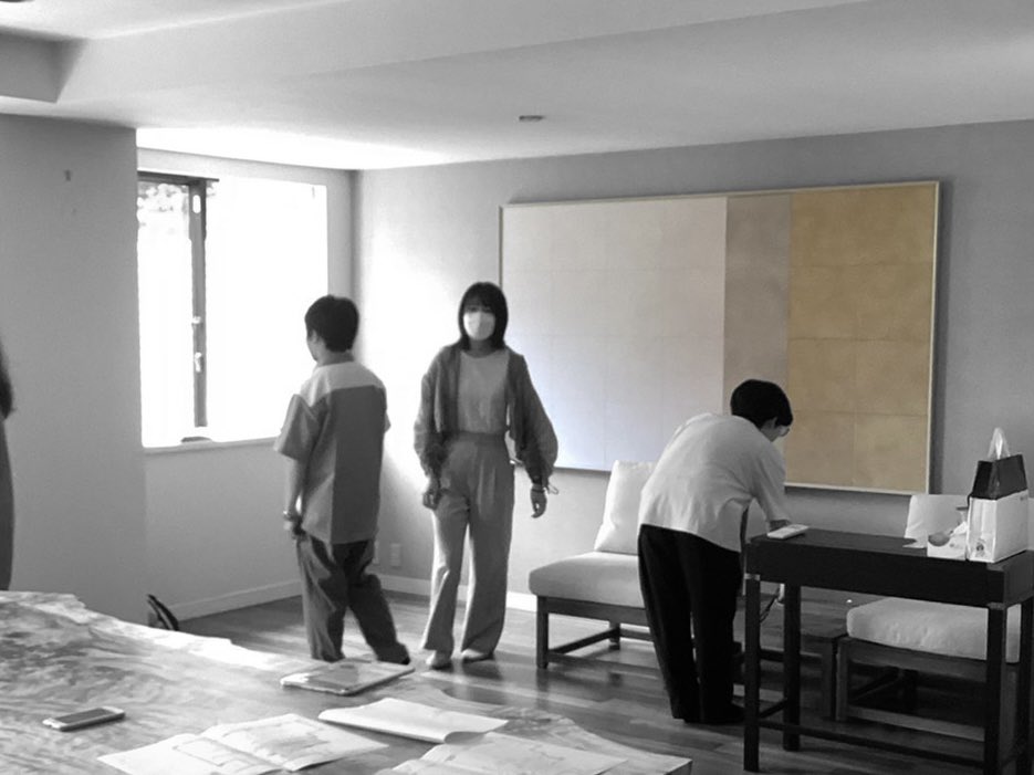 納品✨

資材貯蔵庫として建物を活用し、建物の新しい残し方として、96.5%を解体材で構成したテーブルが完成しました。

「あれがこうなったのか」と前の姿も思い出しながら、見れば見るほどワクワクする感じが結構好き