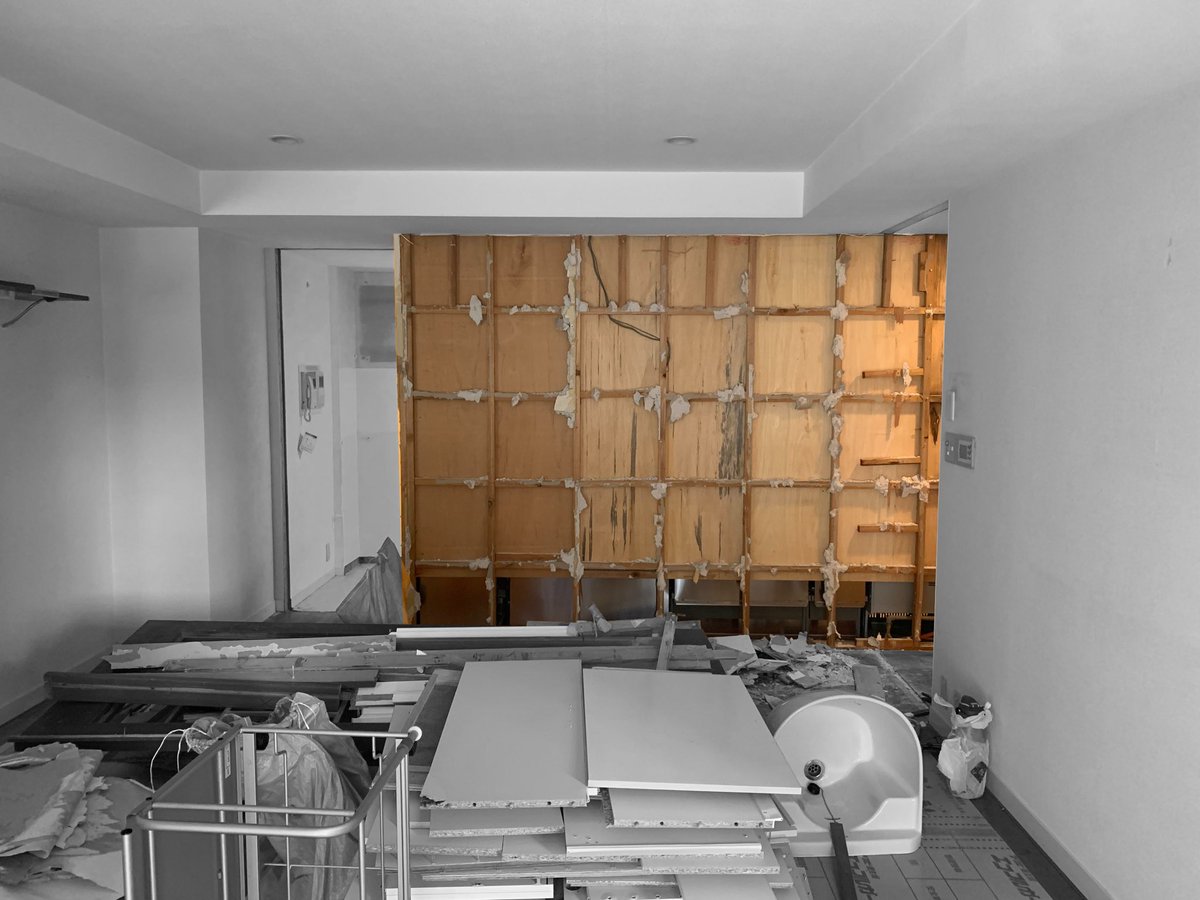 Ei_Ar_ch's tweet photo. 納品✨

資材貯蔵庫として建物を活用し、建物の新しい残し方として、96.5%を解体材で構成したテーブルが完成しました。

「あれがこうなったのか」と前の姿も思い出しながら、見れば見るほどワクワクする感じが結構好き https://t.co/K26Hl9KgBC