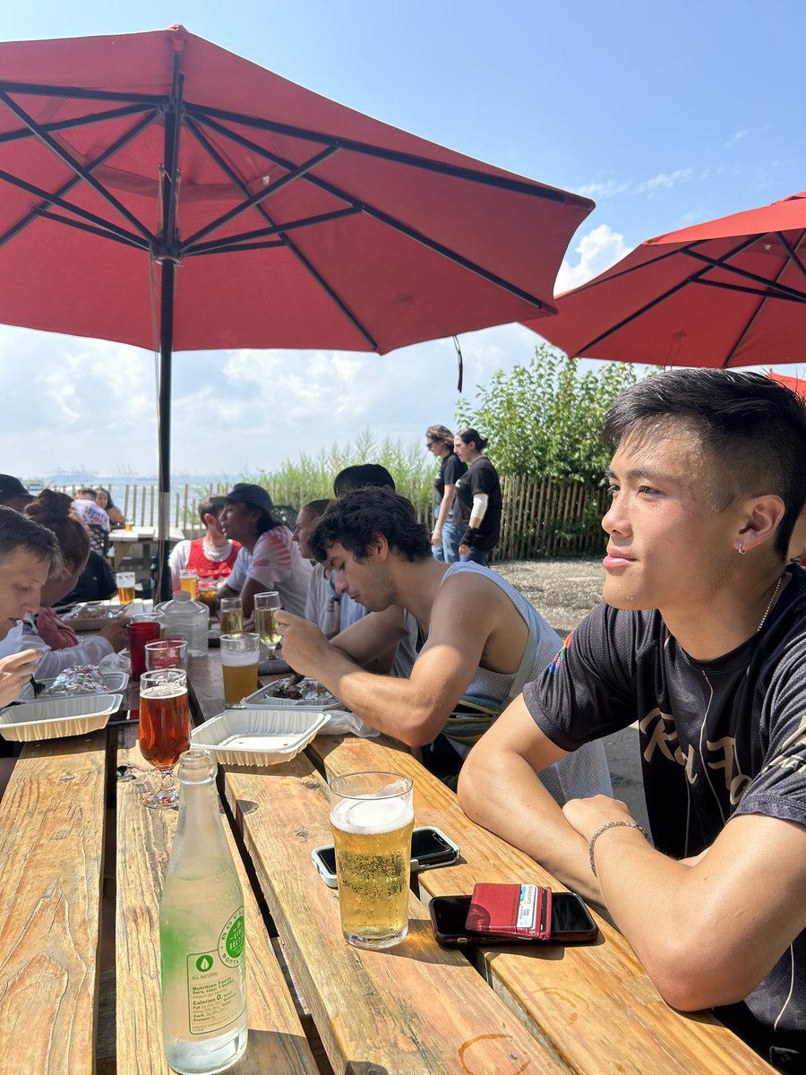 king elisabeth tweet media