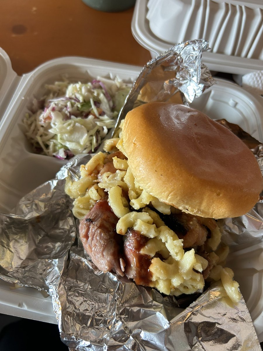 king elisabeth tweet media