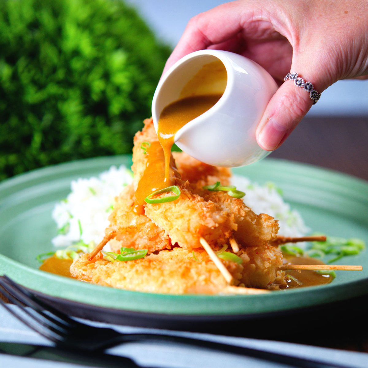 Brand new #recipeoftheday time and my take on a king prawn katsu curry, massive prawns breaded and fried served with an easy homemade Japanese influenced curry sauce... this is properly delicious grub!