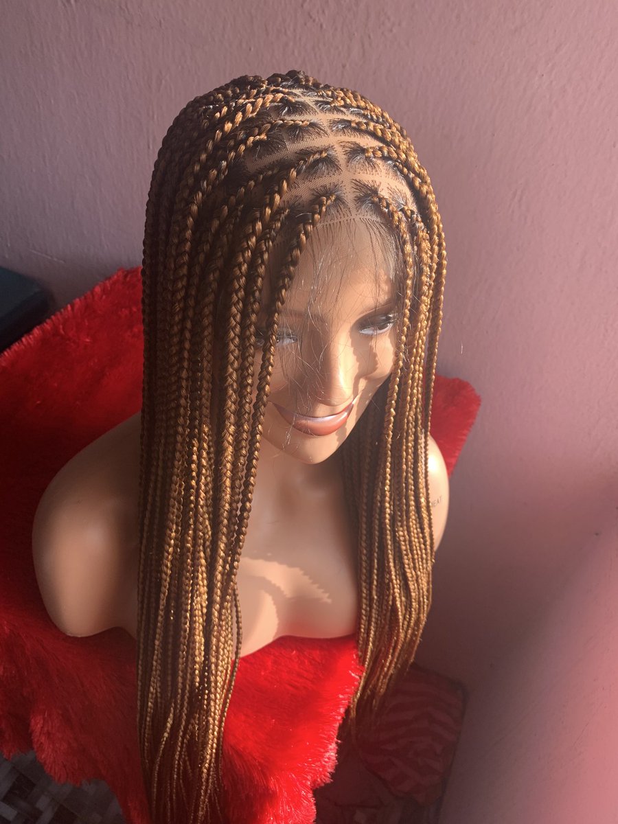 I'm Jaybie and this is my skill. I ventilate closures and frontals, I also make wigs. My services are affordable and of quality.
If you're a hair vendor who need a closure supplier, I'm the right person for the job. Please patronize me and retweet🙏🏾
