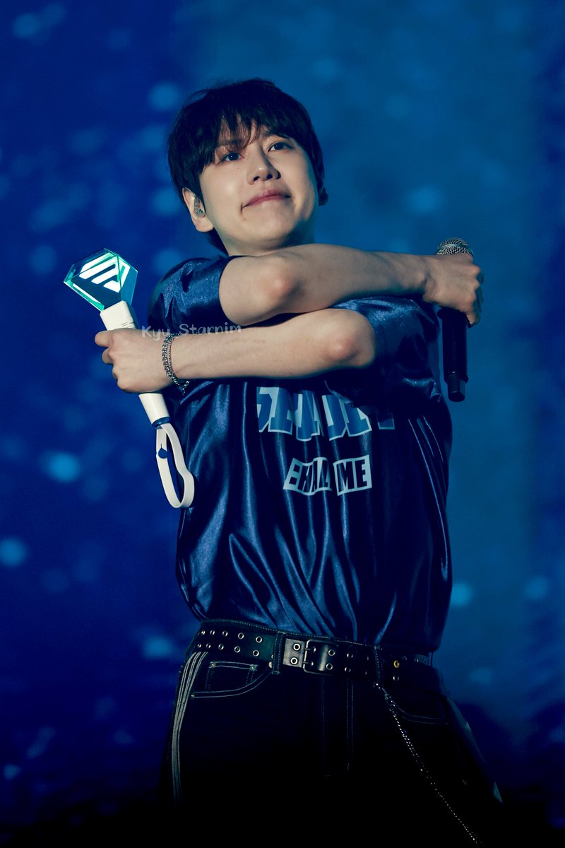 Kyu_Starnim's tweet photo. 240623 SUPER JUNIOR <SUPER SHOW SPIN-OFF : Halftime> in SEOUL

這幾天一直被“抱抱睡”视频洗腦 😭😭
請問哥哥@GaemGyu 是這樣的抱抱嗎？🥹🥹

#규현 
#KYUHYUN
#圭贤 #キュヒョン 
#규현아_사랑해

#SuperShow_Spinoff_Halftime #SSS_HALFTIME https://t.co/VI3PYXoqgP