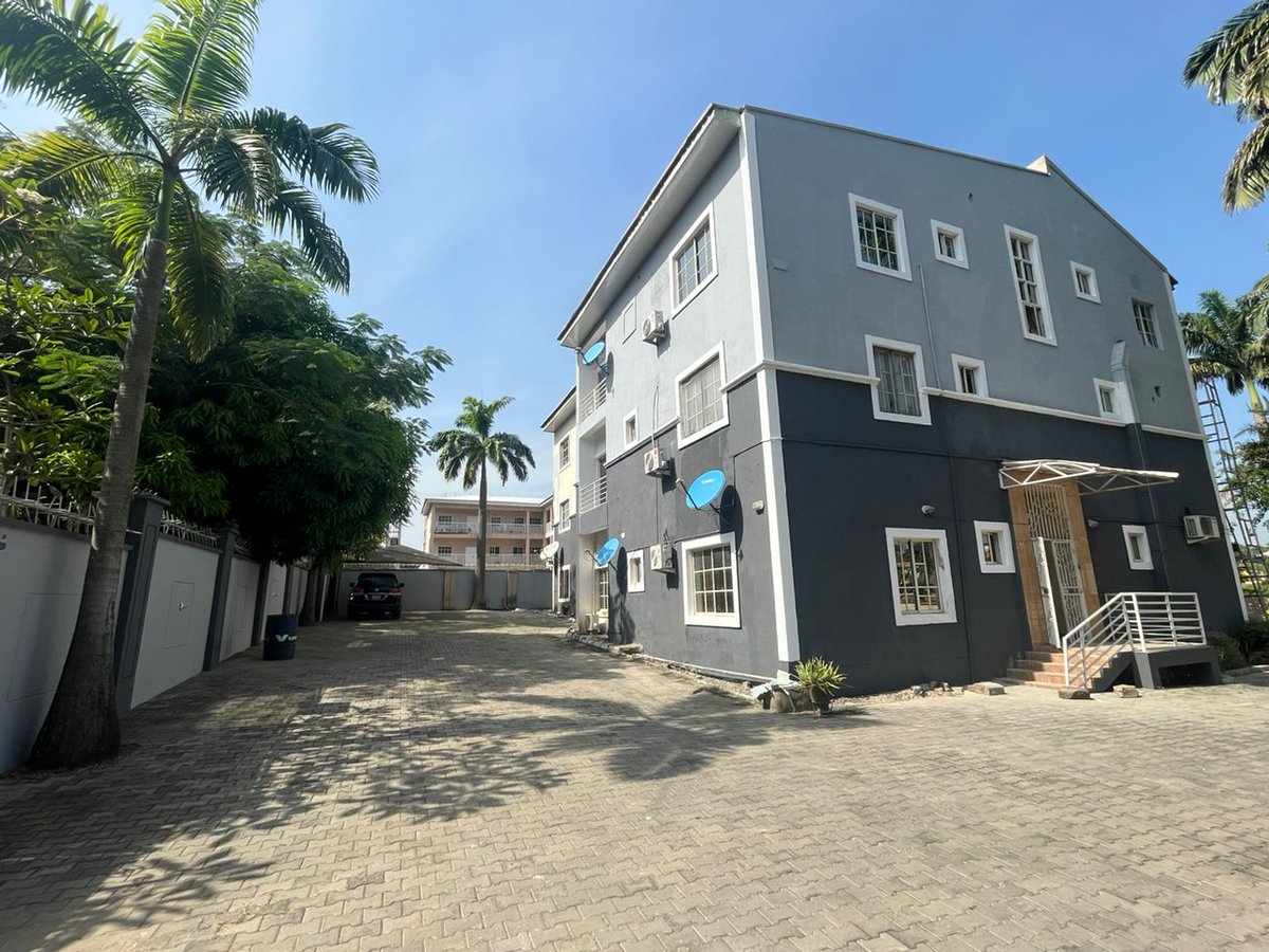 propertyinabuja's tweet photo. *FOR SALE*
Location: Area 11, Garki around Sahad store
Land size: 1200sqm.
Comprises of 7units of 2bedroom blocks of flat, 3 BQ rooms and a room and parlor behind.
Title: FCDA C OF O
Price: #550m NET.
*Also open for rent at 33m per annum* https://t.co/7t2jEEnq72