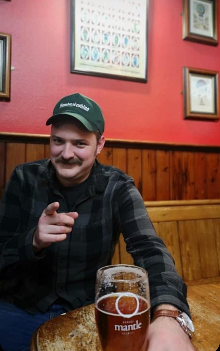 SADWRN⬇️
➡️Carnifal Abergwaun gyda’r band 2pm
➡️<a href="/CastleInnPembs/">Castle Inn | Pembrokeshire</a> guest slot gyda’r band 8pm
SUL ⬇️
<a href="/paddysbangor/">paddysbangor/ patricksbar.com</a> solo 9pm! Canu gwlad o 🇮🇪, 🇺🇸 a 🏴󠁧󠁢󠁷󠁬󠁳󠁿!