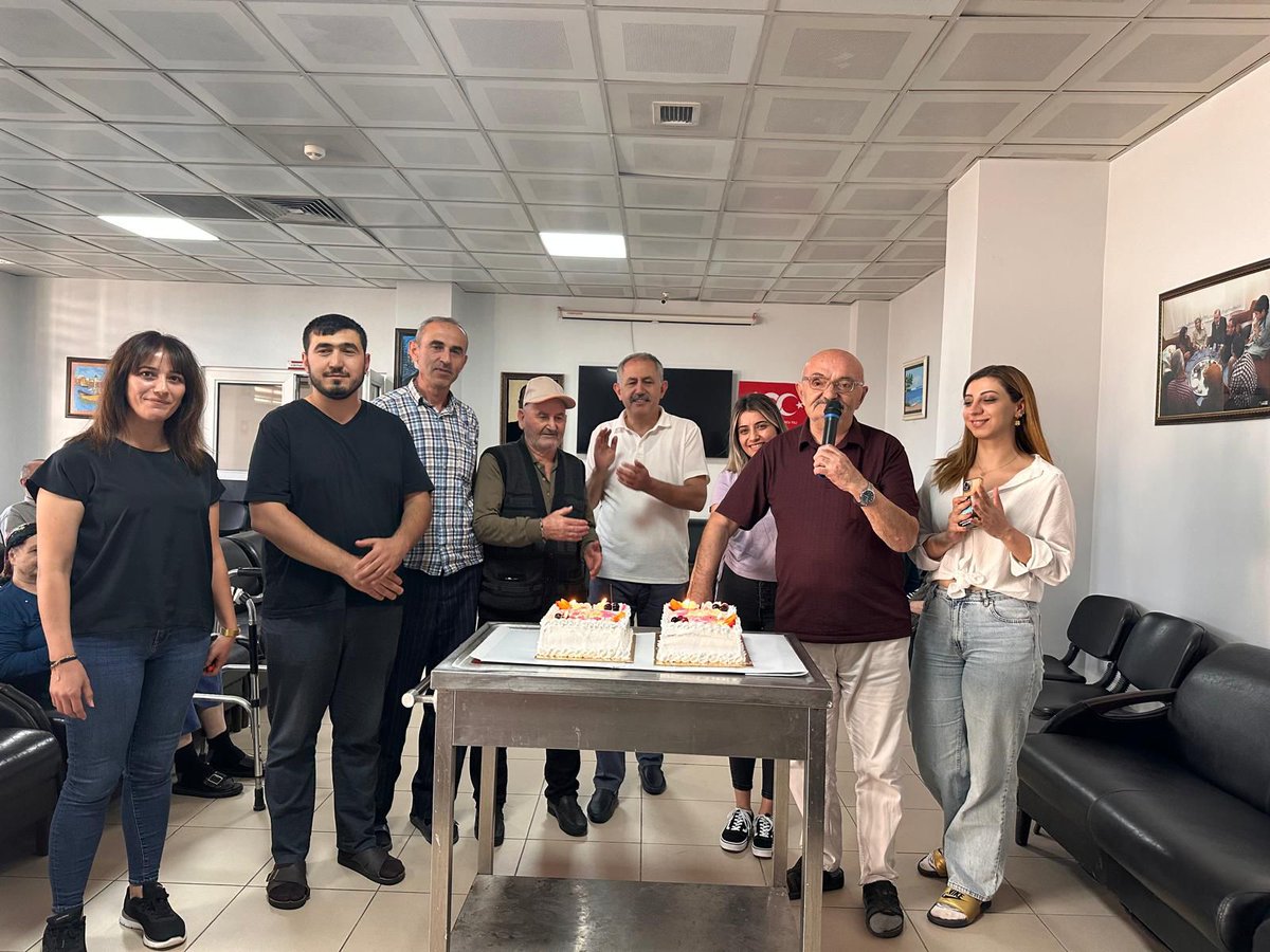 #SuluovaHuzurevi, dün ile bugün arasında köprü olan, tecrübeleri ile bize ışık tutan büyüklerimizin doğum günlerini kutladık.

#GecmiştenGeleceğeKöprüOlanBüyüklerimiz

<a href="/tcailesosyal/">T.C. Aile ve Sosyal Hizmetler Bakanlığı</a>  <a href="/ashb_eyhgm/">Engelli ve Yaşlı Hizmetleri Genel Müdürlüğü</a>