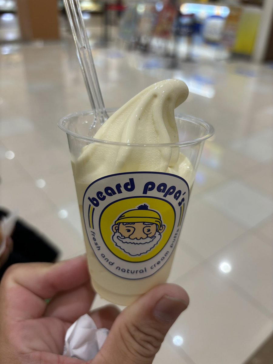 yu315098's tweet photo. ビアードパパ✨

カスタードソフト🍦　320円
クッキーシューソフト🍦　340円

是非、ご賞味あれ🥳🥳 https://t.co/AaErGmC76q