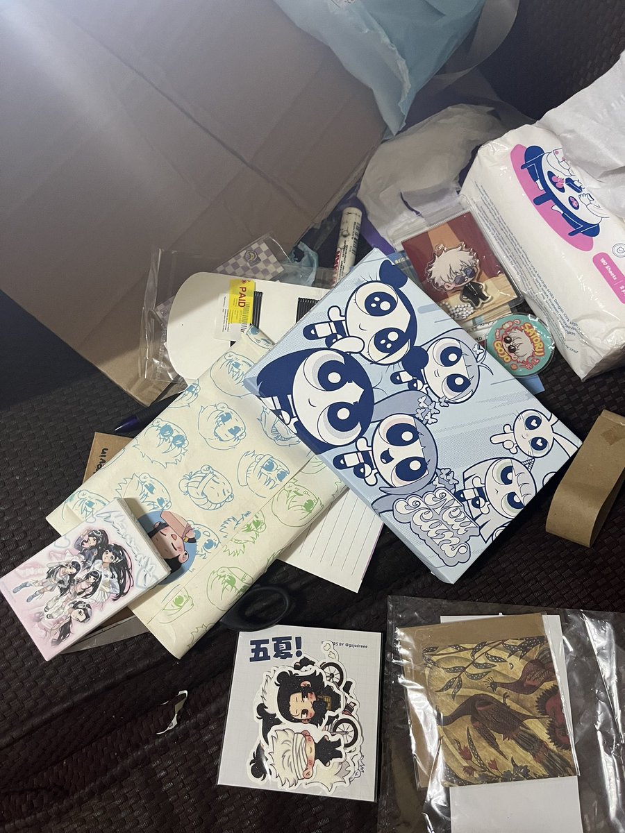 tinyvinie's tweet image. Kevin gue tuh sebener tau kalau gue sesayang itu sama elu, tapi enggak pernah gue expected di kehidupan gue bakalan kasih album yang paling gue sayang ke lu, yang notabenenya stranger. Bahkan lu tau gue aja enggak. 😭