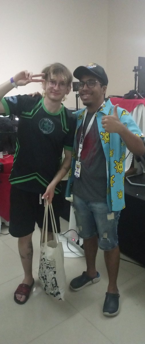 MastaS12's tweet image. Foto de 25vo con el ganador del salty island @Chagspc