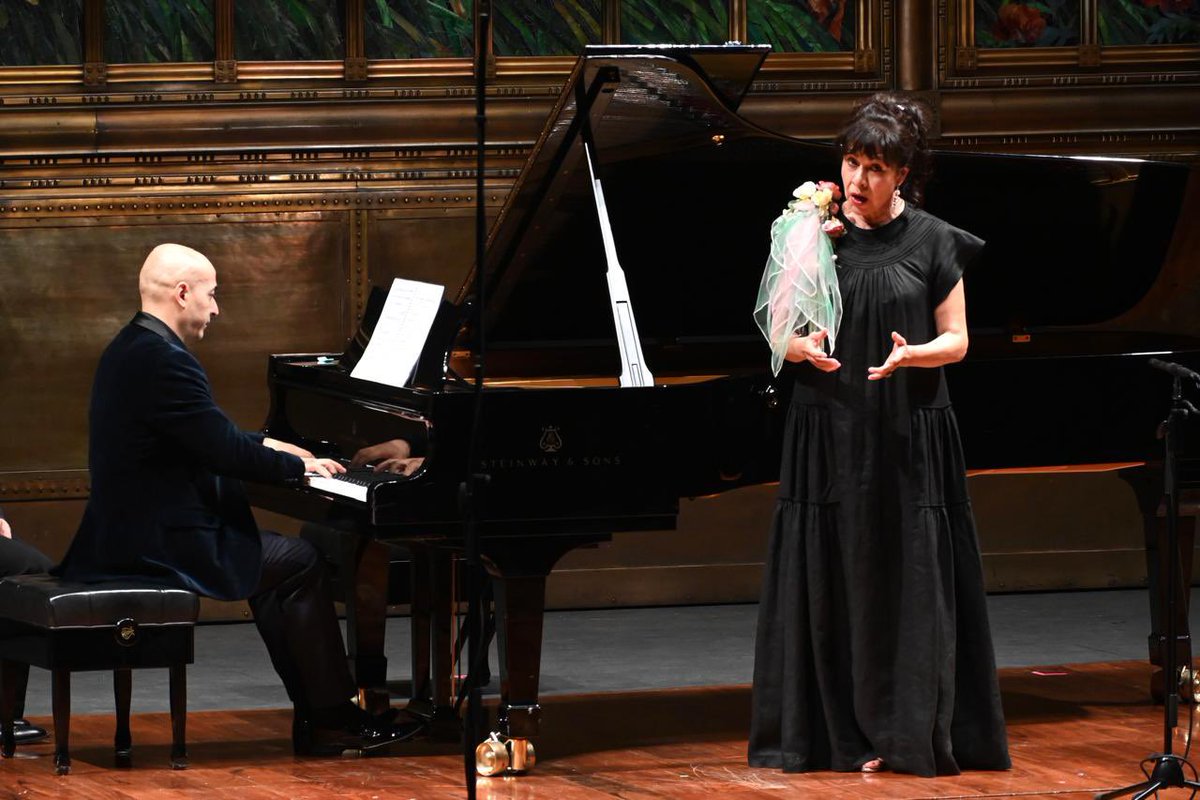 bellasartesinba's tweet photo. Esta tarde, para celebrar la rica tradición de la música clásica y contemporánea, el #INBAL, a través de @MusicaINBAL, presentó la Segunda Gala de Concertistas de Bellas Artes, en la que participaron 20 músicos, incluyendo el Quinteto de Alientos y el Cuarteto de Cuerdas, en la Sala Principal del @PalacioOficial. #90AniversarioPBA