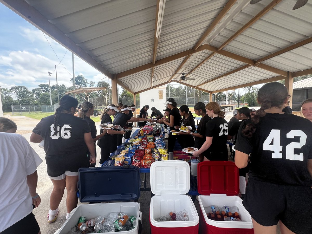 New season Meet &amp; Greet was a success. It's always great to break bread with our fAMily. Thank you to our super moms who helped coordinate the food, uniform sizing, and headshots. Shout out to our dads who got down on the grill. It takes all of us to make this successful.