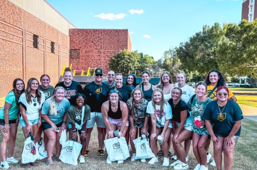 BryanKHoward1's tweet photo. They’re Home! #BackTheAxe ⛏️ https://t.co/MYiq5hCi93