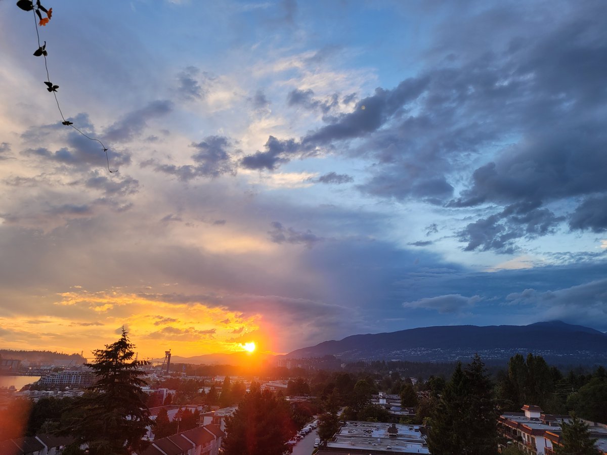 GOOD NIGHT WORLD 🌎 
Sunset North Vancouver B.C. 
From my home, 8.10 pm.Wishing all a good week.