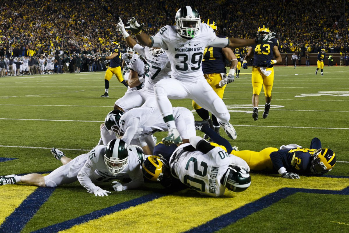 CFBClassics's tweet photo. 2015 - Week 7

#7 Michigan St @ #12 Michigan

This edition of the Battle for the Paul Bunyan Trophy is remembered by some as the “Trouble With The Snap” game. Fans from the state of Michigan will talk about this ending for years to come!

https://t.co/qzzDkEqPd6 https://t.co/HHhag4Fs6P