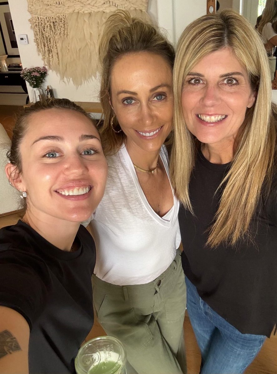 Miley News Source tweet media