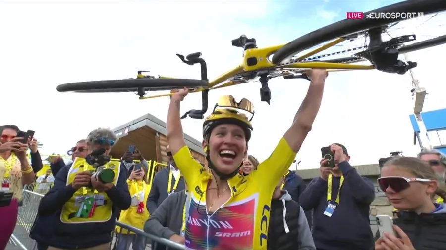 CyclingGazette's tweet photo. Kasia Niewiadoma Captures Tour de France Femmes 2024 Title on Alpe d’Huez

https://t.co/rN8VoX2dqF

#tourdefrancefemmes2024 #tourdefrance2024 #KasiaNiewiadoma #AlpedHuez #peloton #UCI #cycling https://t.co/40JscijK4W