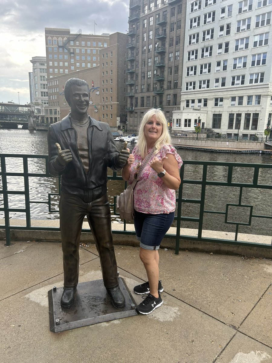 alexak327's tweet photo. Look who I found in Milwaukee @hwinkler4real https://t.co/i8zG48tPl3