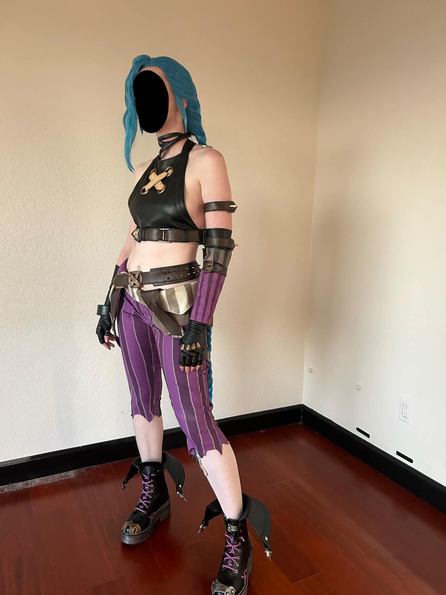 chishacos's tweet photo. I still gotta weather everything, restyle the bangs (I packed the wig then unpacked it for this pic, I'm gonna fix it at the con), do a few other small wearability touch-ups, and actually put the costume on correctly (I didn't glue down the lacefront or close the boot tops) BUT!! https://t.co/4hiBI1Tykl