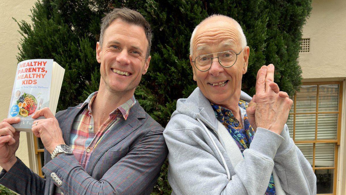 There is a family of chemicals that has drug companies popping corks. Obesity researcher <a href="/drnickfuller/">Nick Fuller</a>  explains how they work and why they sometimes fail. #shirtloadsofscience
🎧Apple: apple.co/4dpCN3Z
🎧Android: bit.ly/4dOvkLC