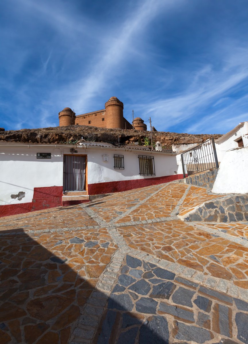 NickLovesSpain's tweet photo. 16. Calahorra, La Rioja

A Roman city once called Calagurris Nassica Iulia that minted money until the Middle Ages.

It was also the birthplace of Marco Fabio Quintiliano, a famous Roman court master and orator.