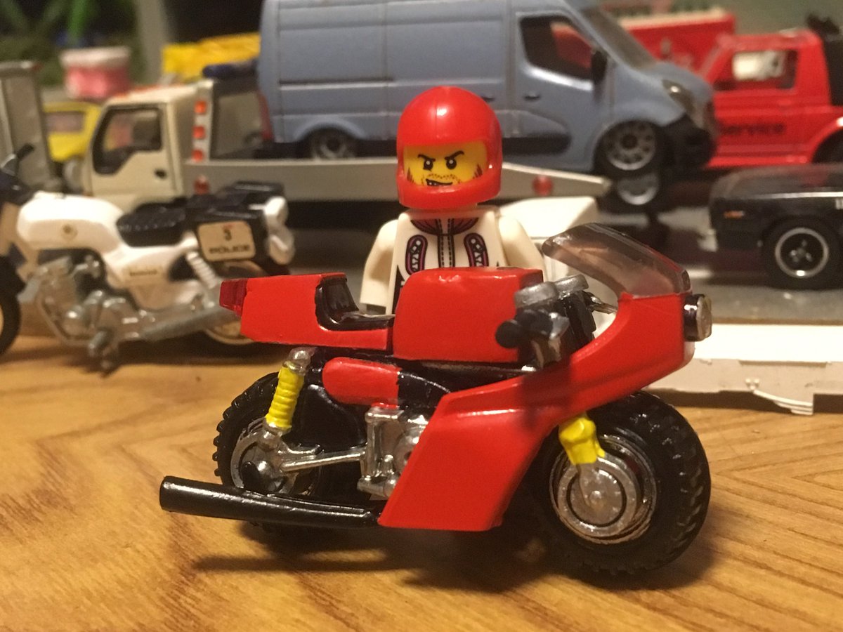 dai_cavalier69's tweet photo. 過去作お気に入りシリーズ®︎
ホットウィール モンキー改カフェレーサー仕様🏍️🇯🇵
トミカの白バイのカウル類流用🤑
#hotwheels
#ミニカーカスタム
#カフェレーサー
#164custom
#トミカ
#ホットウィール https://t.co/2ni9DOr9mF