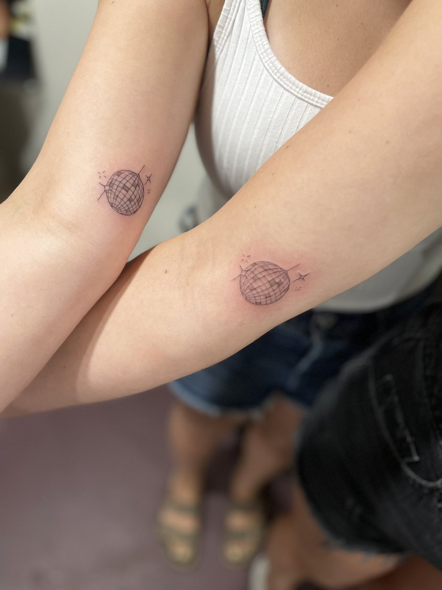 Miahrellim's tweet photo. Matching 🪩 tat’s &amp; ✨ for a dope #summer2024 bartending with this cutie 🥰 https://t.co/vIdgg4V3WH