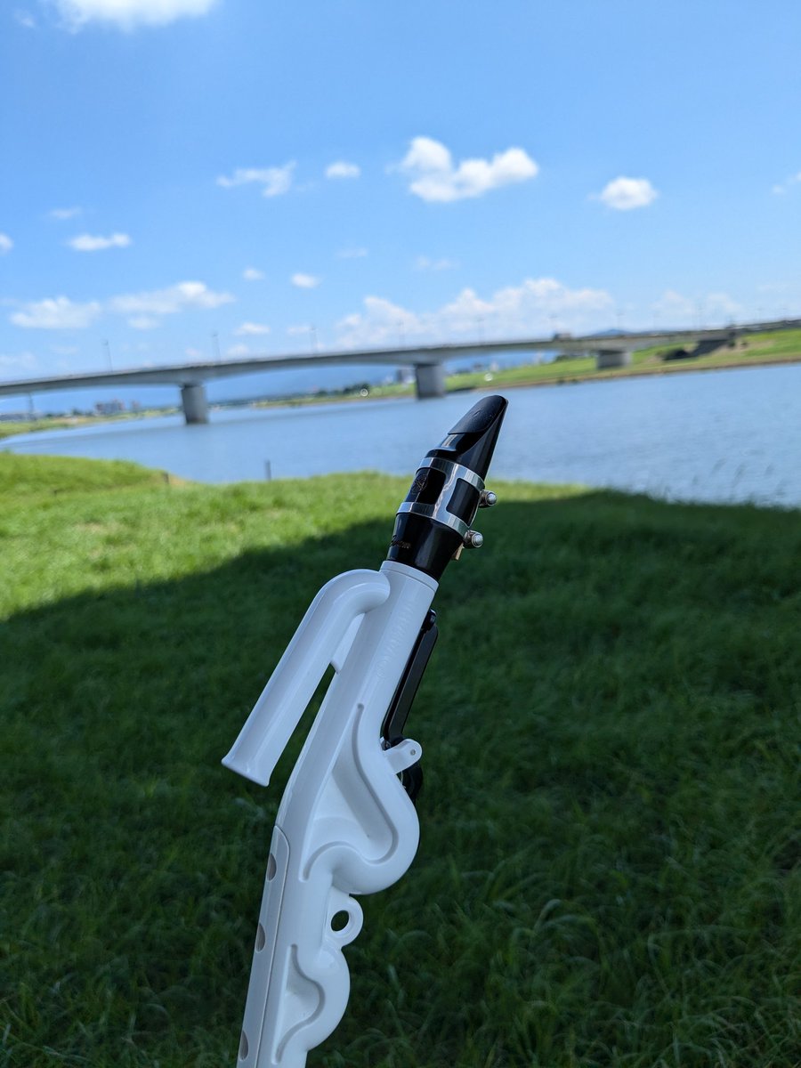NoraSeabass's tweet photo. マウスピースを標準の4C相当から4CMに移行中。素材の違いと少し大きく成ることで音色・音量・コントロール幅が大きく(広く)成り、良くも悪くも変わるので微妙に合わせる必要有る。
カジュアルとは言え管楽器の面白さ。
#venova #ヴェノーヴァ
#4cm https://t.co/UJh024sOhV