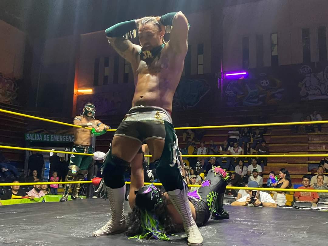 LaTijeraLucha's tweet photo. Al grito de 🎼 esto es lucha🎶🎼 el virus de la lucha libre se logra imponer al poder bello, en una lucha de ida y vuelta, de “toma y daca”, #PandemoniunJr, #HijoDePandemonium y  #GranPandemonium se logran imponer a #CartaBrava #SuperCalo y #CrisStoneJr regresando el famoso... https://t.co/skaPzYKOqs