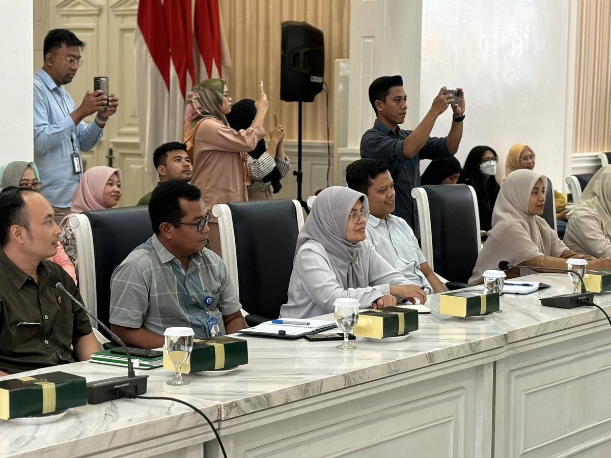 InspektoratBGR's tweet photo. Sampurasun 👋

Selasa, 6 Agustus 2024 
Hari ini dilaksanakan kegiatan Rapat Pembinaan Produk Hukum Daerah yang dilaksanakan di Ruang Rapat Sri Bima Balaikota Bogor.

#HukumdanHamKotaBogor #KotaBogor #BogorBerlari https://t.co/LpYihf9IYf