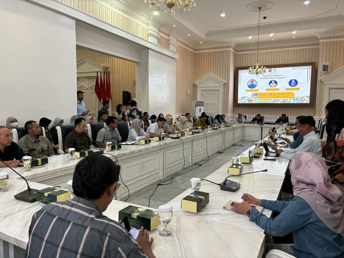 InspektoratBGR's tweet photo. Sampurasun 👋

Selasa, 6 Agustus 2024 
Hari ini dilaksanakan kegiatan Rapat Pembinaan Produk Hukum Daerah yang dilaksanakan di Ruang Rapat Sri Bima Balaikota Bogor.

#HukumdanHamKotaBogor #KotaBogor #BogorBerlari https://t.co/LpYihf9IYf