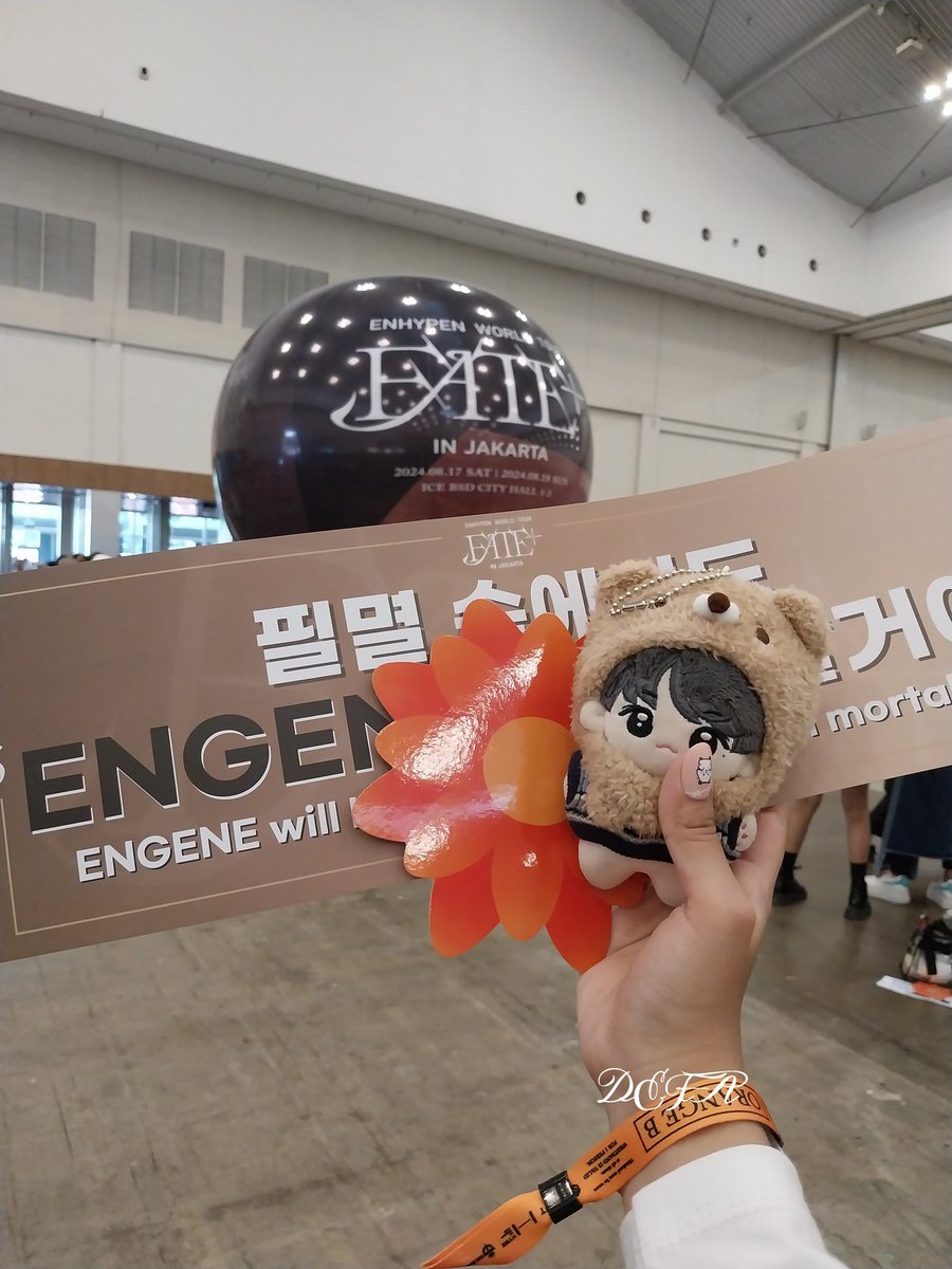 hamwoniie's tweet photo. Here's the thing about wishes;The more you get, the more you want. 
Thank you for the wonderful concert, I look forward to watching your concert again, may enhypen always be healthy and happy, you guys are amazing. 

Special thanks to kak ilma @hwangcrush_
#FATEPLUS_IN_JAKARTA https://t.co/XaiTkWwca4