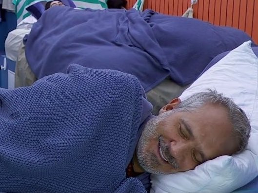 andyyiiv's tweet photo. Yo durmiendo después de que la marina si saliera de la casa #LaCasaDeLosFamososMexico https://t.co/Kcrzk0SQAC