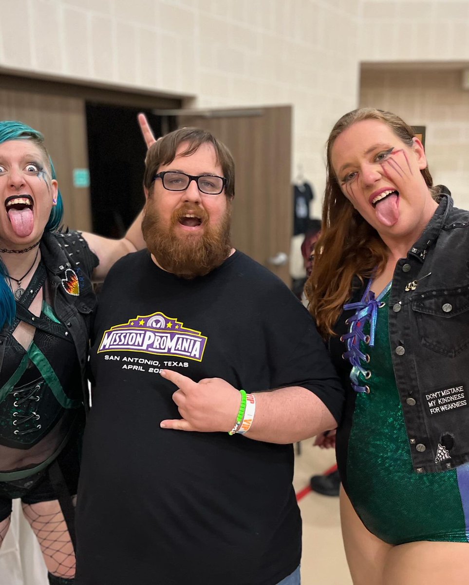 BURNZY116's tweet photo. Me with The New @MissionProWres Tag Team Champions @Novafire41 and @Morganofmercy! At #MPWMidSummerBlast https://t.co/TWVkJKVzcv