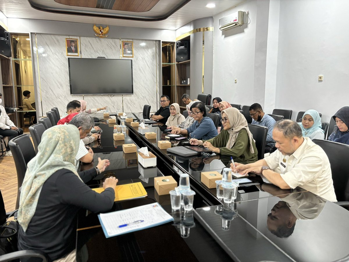 InspektoratBGR's tweet photo. Sampurasun 👋
Selasa, 6 Agustus 2024 
Hari ini di Ruang Rapat Inspektorat Daerah Kota Bogor dilaksanakan kegiatan Penyerahan NHP dan Exit MeetingTim Pengawasan Inspektorat Provinsi Jawa Barat atas selesainya pelaksanaan  Pengawasan Bantuan Keuangan Provinsi Jawa Barat diKotaBogor https://t.co/AwEjGlJTkc