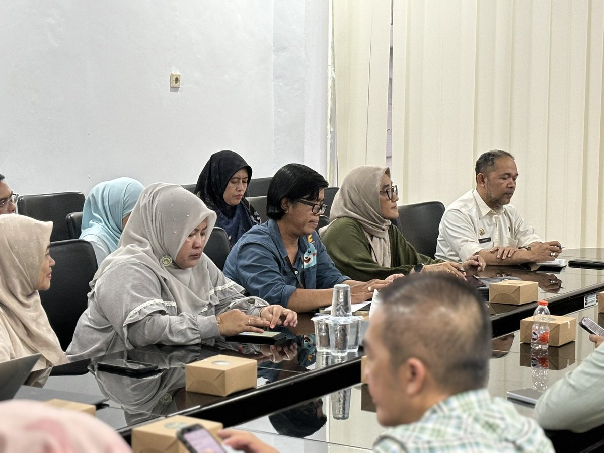 InspektoratBGR's tweet photo. Sampurasun 👋
Selasa, 6 Agustus 2024 
Hari ini di Ruang Rapat Inspektorat Daerah Kota Bogor dilaksanakan kegiatan Penyerahan NHP dan Exit MeetingTim Pengawasan Inspektorat Provinsi Jawa Barat atas selesainya pelaksanaan  Pengawasan Bantuan Keuangan Provinsi Jawa Barat diKotaBogor https://t.co/AwEjGlJTkc