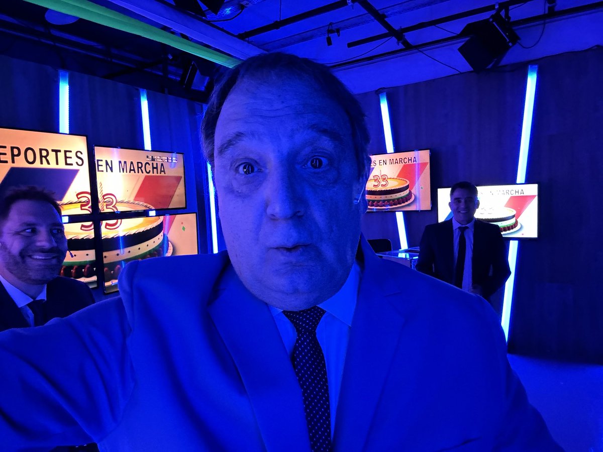 Miguelamotta's tweet photo. Gracias por participar con saludos en DEM. 33 primeros añitos de vida!!!Noche fantástica con información y lindas anécdotas tras décadas  de hermosas vivencias,viajes y coberturas @ElDoce Deportes con 33 y Motores con 43 años referentes en TV y hechos con mucha pasión e historia https://t.co/rhHcZa7ONc