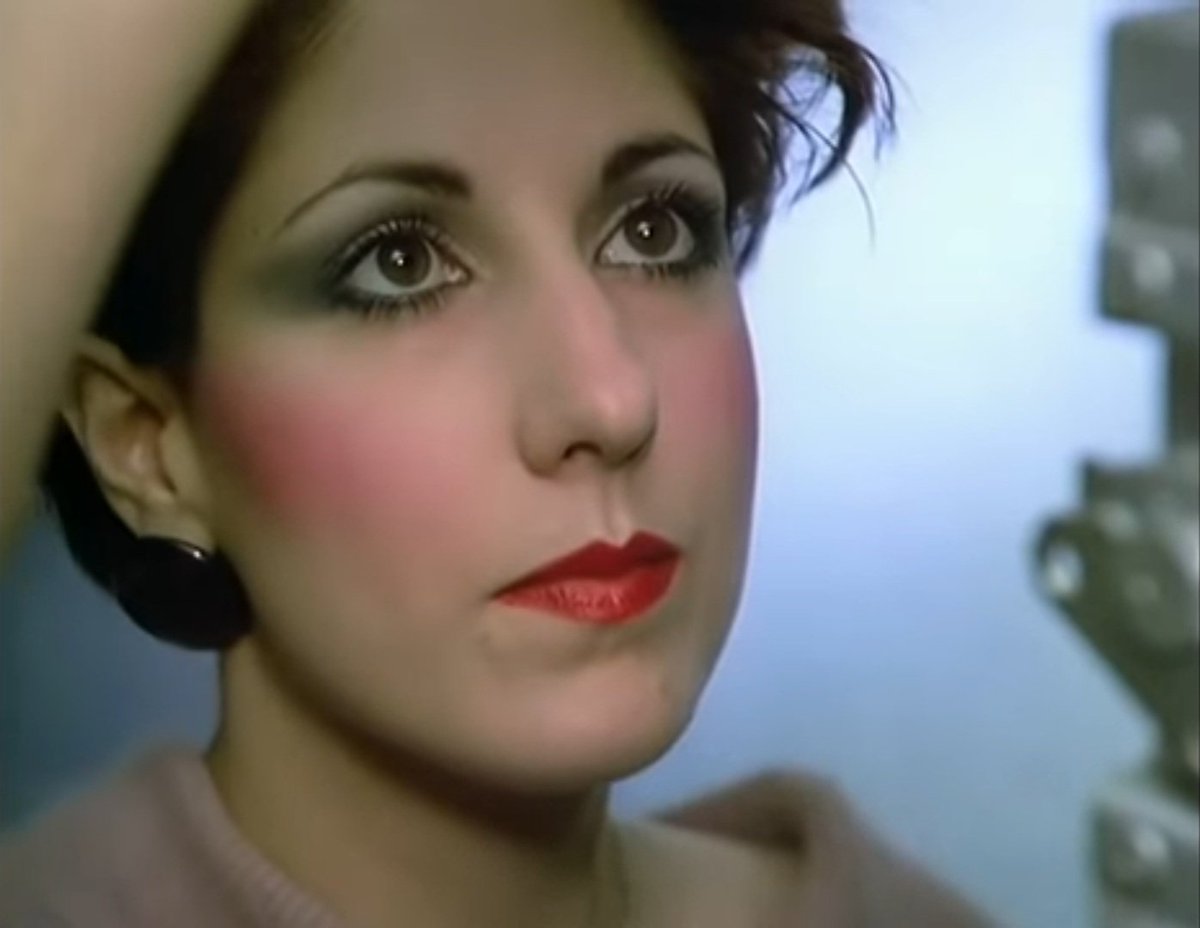 bulbous salutation tweet media