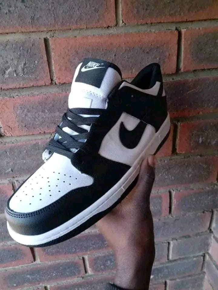 Carolinerathabe's tweet image. Special special 🚨🚨

1 pair R800
2pairs R1300