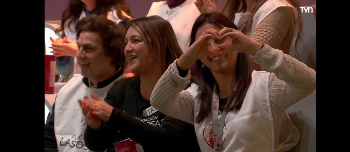 FundLasRosas's tweet photo. ❤️👵🫶👴 Gracias @fransfeir por representarnos tan bien hoy, en programa @ahoracaigo de @TVN 👏👏👏  #FundacionLasRosas en #ModoColecta 22,23,24 y 25 de agosto, en las calles de 🇨🇱 https://t.co/9pkOEJVSNs