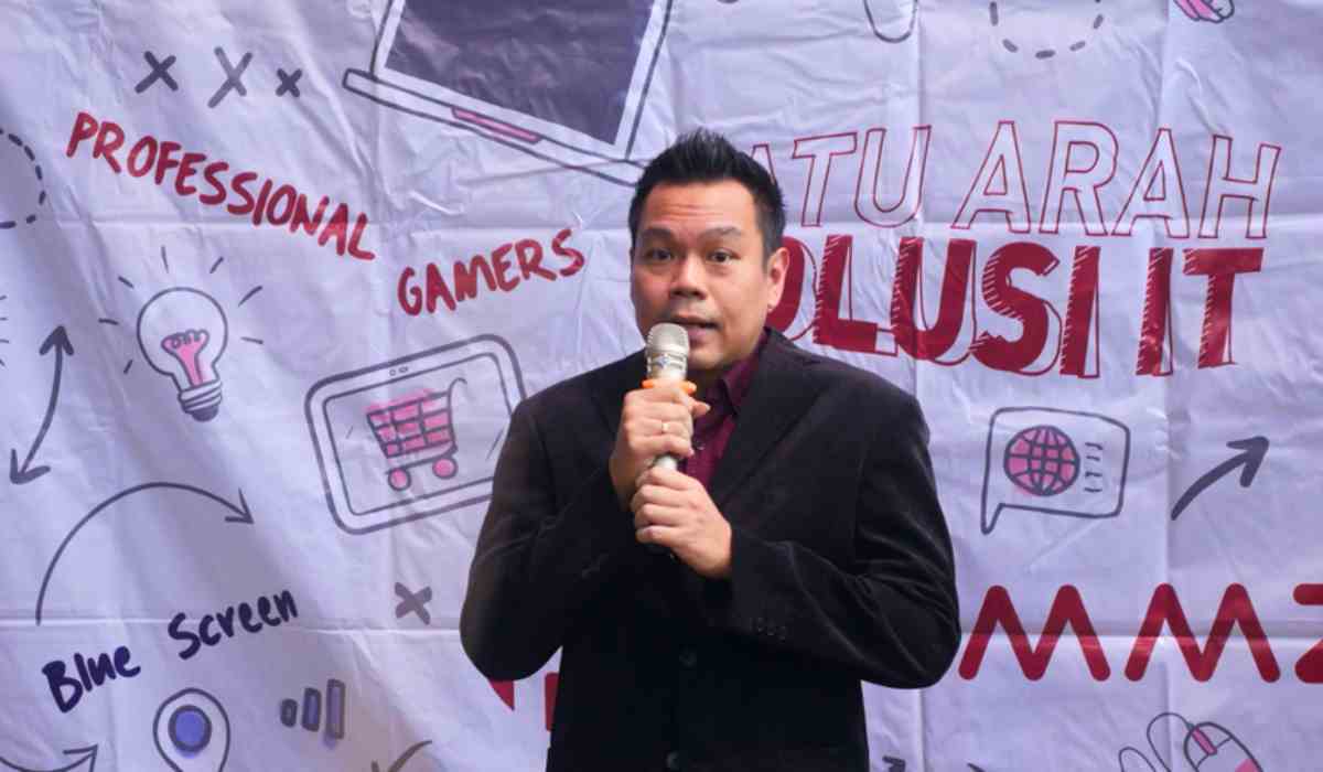 androidPonsel_'s tweet image. PENUH ANTUSIAS! PEMMZ merayakan ulang tahun ke-15 dengan meluncurkan Ekosistem IT untuk Generasi Profesional. Jangan lewatkan artikel keren ini di sini: ift.tt/f8Z7Pek. #PEMMZ #GenerasiProfesional #EkosistemIT