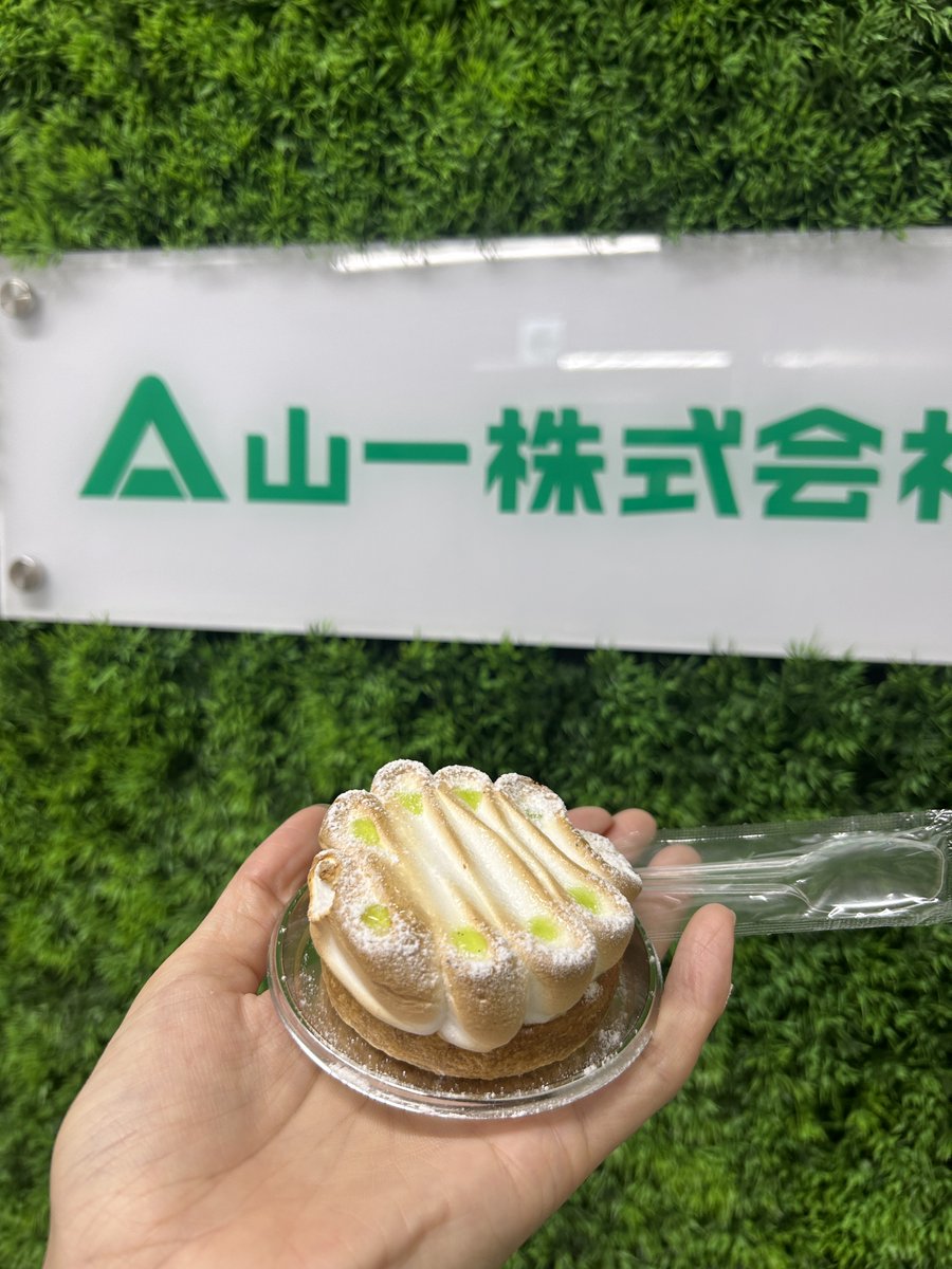 yama1_sakata's tweet photo. デザイナー イザキさんの誕生日
お休みの間のお誕生日は翌営業日にお祝いです
ケーキは当社近くの #noui さん
#おめでとうございます https://t.co/7tklK3jeHn