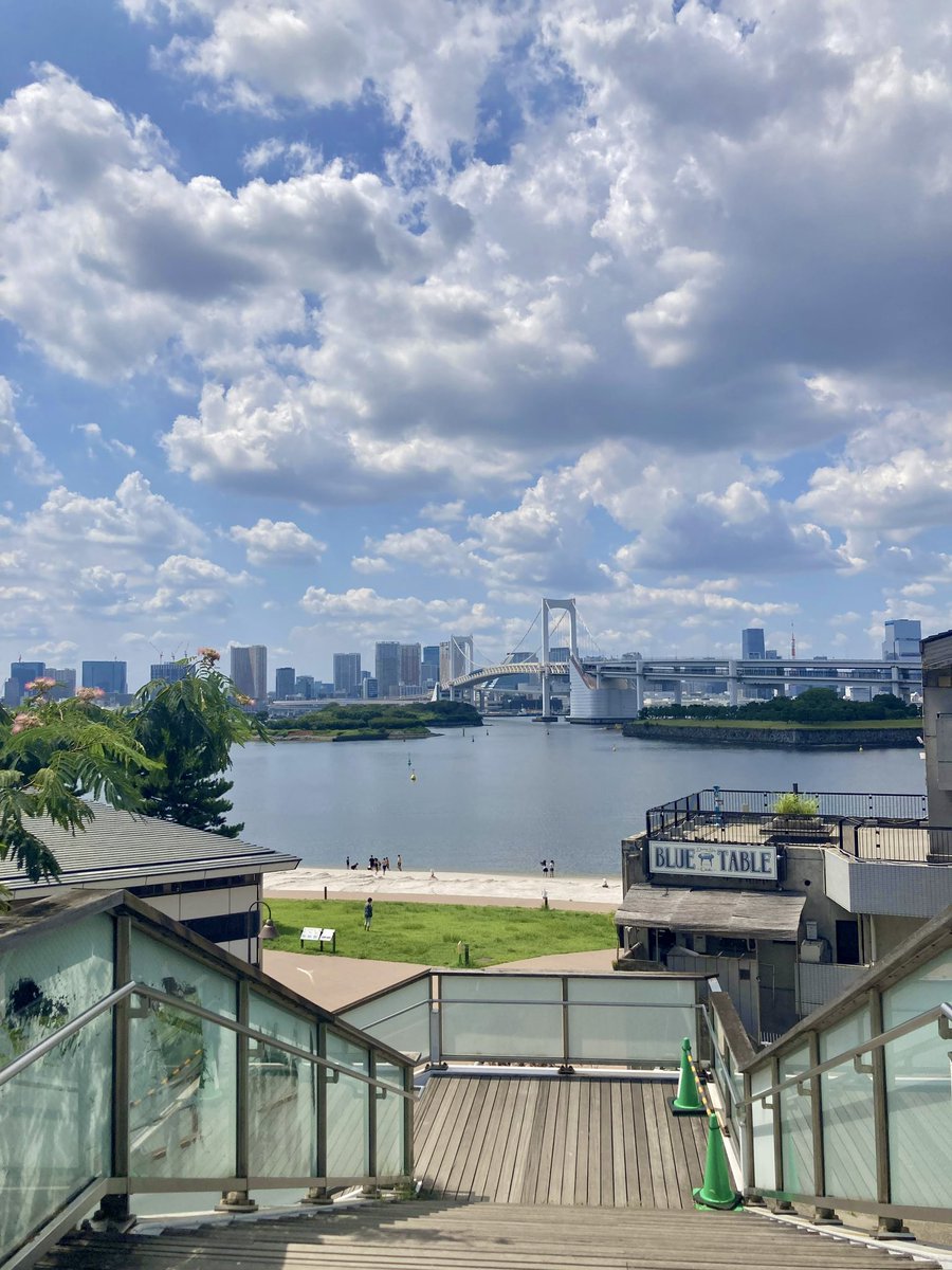 techmagic_hr's tweet photo. 台風一過、気持ちよい天気(暑すぎますが)なのでメンバーとランチへ!🍝
テレコムセンター周辺は飲食店が少ないため、福利厚生として、I-Roboでお昼ご飯を作りたいなと考える今日この頃です…🤖
#irobo #調理ロボット #お台場
#福利厚生 #techmagic #テックマジック https://t.co/iFzX4ta7yE