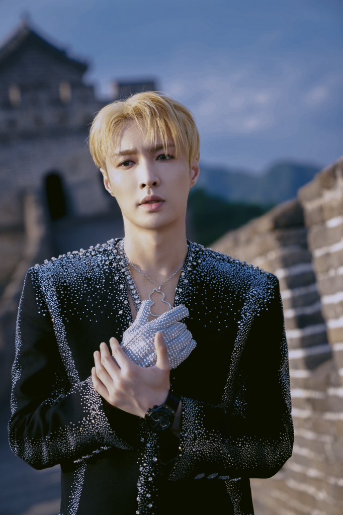 lay_studio's tweet photo. @layzhang first full-length English album "𝑺𝑻𝑬𝑷".
Official MV:
Coming soon on August 22, 2024
Bathed in the morning light and moving forward continuously. The future is one new STEP after another. https://t.co/Du5T6zNEH7