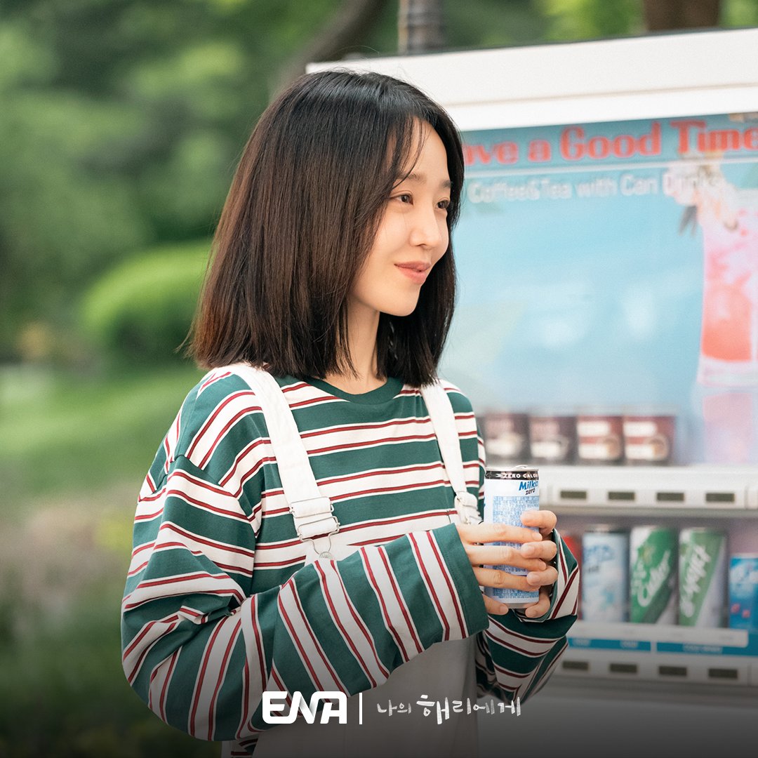 Channel_ENA's tweet photo. 반짝반짝 빛나는 ‘초긍정 아이콘’
1인 2역 ‘주혜리 (신혜선)’ 스틸 첫 공개

ENA 새 월화드라마  나의 해리에게 
9월 23일 월요일 밤 10시 첫 방송  

#ENA #ENA채널 #ENA드라마 #ENA월화드라마 #월화드라마 #나의해리에게 #신혜선 #ShinHaesun #이진욱 #LeeJinuk #강훈 #KangHoon #조혜주 #Johyejoo #지니TV오리지널